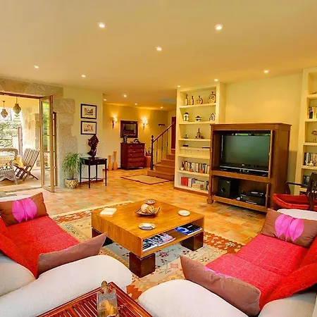 Sleeps 8 Pool Wifi Baiona