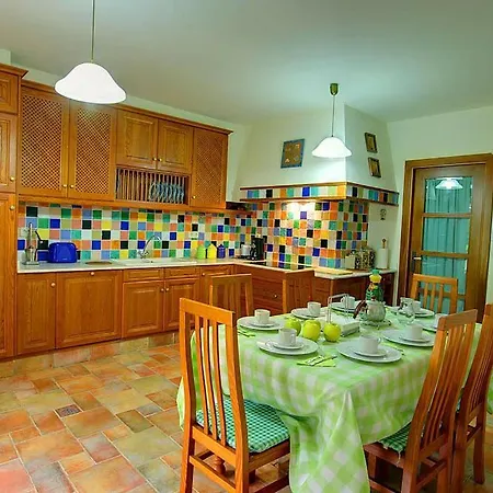 Villa Sleeps 8 Pool Wifi Baiona