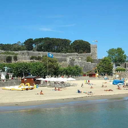 Sleeps 8 Pool Wifi Baiona